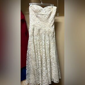 Stunning Carmen Marc Valvo cream dress.